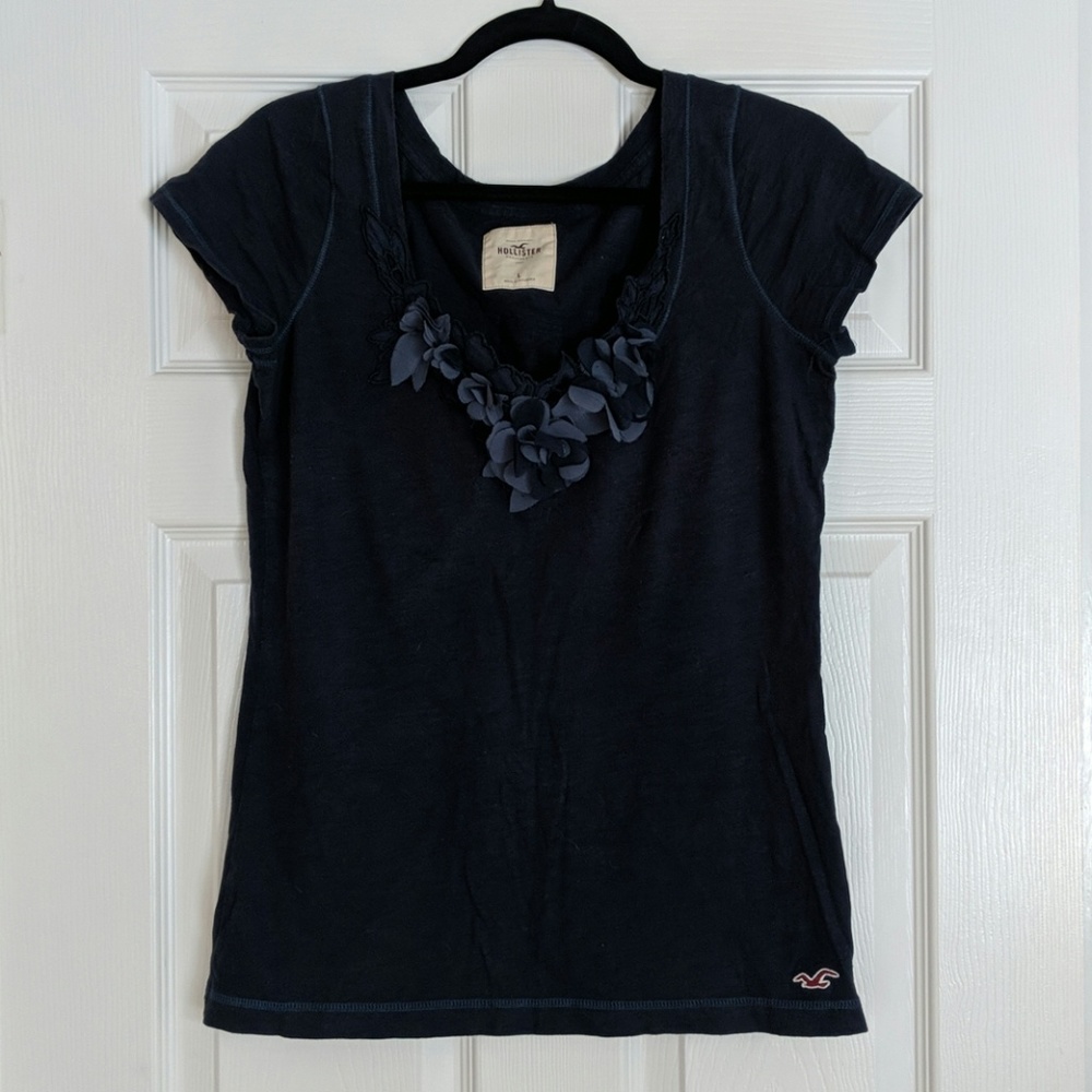 Hollister Navy Floral Tee Size Large